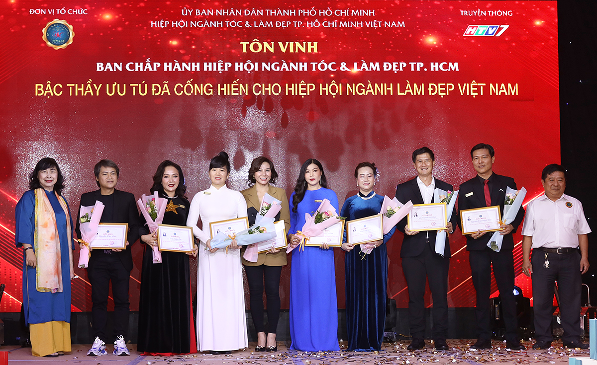 Tôn Vinh Bậc Thầy Ưu Tú đã cống hiến cho Hiệp hội ngành Tóc & Làm đẹp